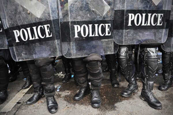 Police-in-Riot-Gear-Tips-to-Protect-Yourself1.jpg