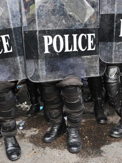 Police-in-Riot-Gear-Tips-to-Protect-Yourself2.jpg