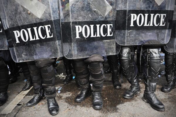 Police-in-Riot-Gear-Tips-to-Protect-Yourself2.jpg